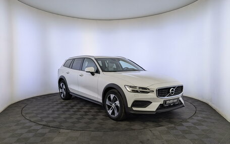 Volvo V60 Cross Country II, 2021 год, 4 850 000 рублей, 3 фотография