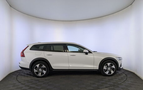 Volvo V60 Cross Country II, 2021 год, 4 850 000 рублей, 4 фотография