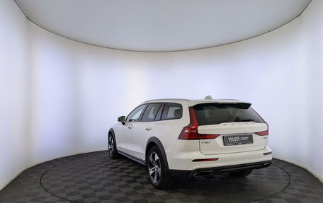 Volvo V60 Cross Country II, 2021 год, 4 850 000 рублей, 7 фотография