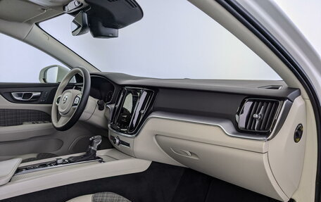 Volvo V60 Cross Country II, 2021 год, 4 850 000 рублей, 11 фотография