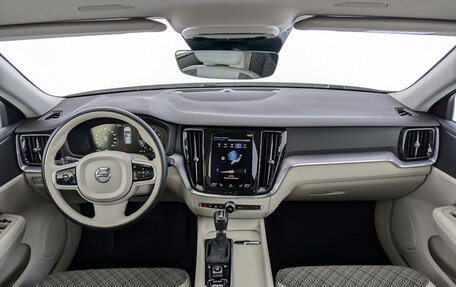 Volvo V60 Cross Country II, 2021 год, 4 850 000 рублей, 14 фотография