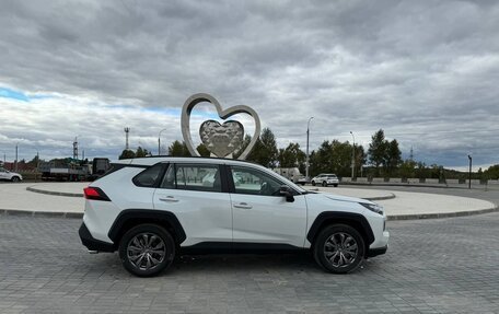 Toyota RAV4, 2024 год, 4 800 000 рублей, 9 фотография