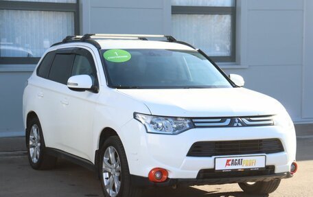 Mitsubishi Outlander III рестайлинг 3, 2013 год, 1 350 000 рублей, 3 фотография