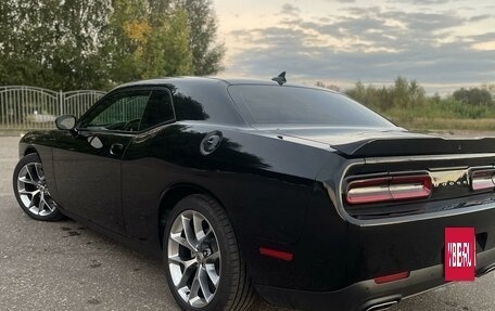 Dodge Challenger III рестайлинг 2, 2021 год, 4 350 000 рублей, 2 фотография