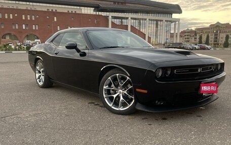 Dodge Challenger III рестайлинг 2, 2021 год, 4 350 000 рублей, 5 фотография