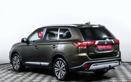 Mitsubishi Outlander III рестайлинг 3, 2018 год, 2 497 000 рублей, 7 фотография