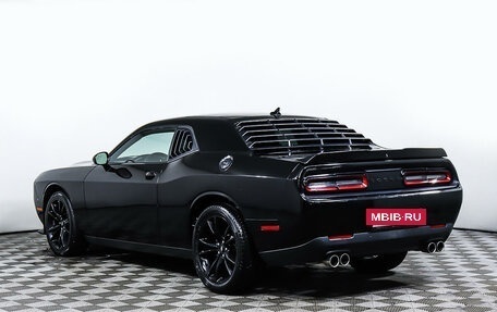 Dodge Challenger III рестайлинг 2, 2017 год, 3 398 000 рублей, 7 фотография