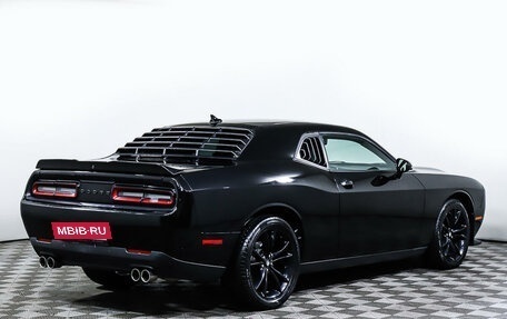 Dodge Challenger III рестайлинг 2, 2017 год, 3 398 000 рублей, 5 фотография