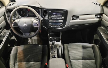 Mitsubishi Outlander III рестайлинг 3, 2012 год, 1 229 000 рублей, 10 фотография