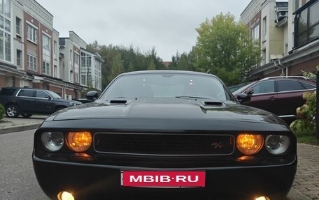 Dodge Challenger III рестайлинг 2, 2012 год, 2 999 000 рублей, 2 фотография