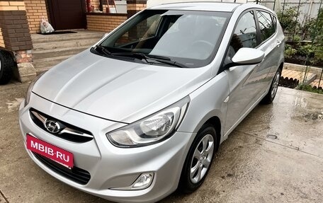 Hyundai Solaris II рестайлинг, 2012 год, 730 000 рублей, 10 фотография