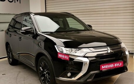 Mitsubishi Outlander III рестайлинг 3, 2021 год, 3 150 000 рублей, 3 фотография