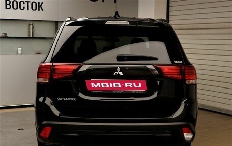 Mitsubishi Outlander III рестайлинг 3, 2021 год, 3 150 000 рублей, 5 фотография