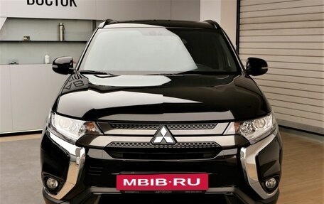 Mitsubishi Outlander III рестайлинг 3, 2021 год, 3 150 000 рублей, 2 фотография