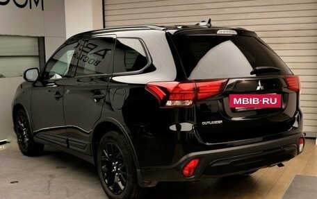 Mitsubishi Outlander III рестайлинг 3, 2021 год, 3 150 000 рублей, 6 фотография