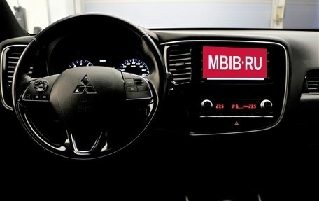 Mitsubishi Outlander III рестайлинг 3, 2021 год, 3 150 000 рублей, 14 фотография