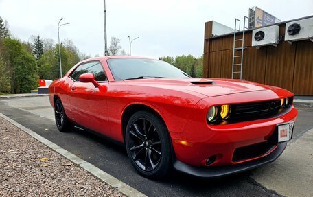 Dodge Challenger III рестайлинг 2, 2017 год, 3 500 000 рублей, 1 фотография