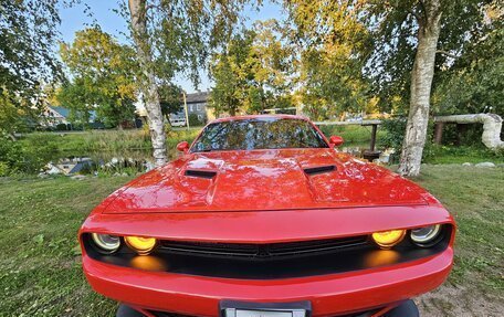 Dodge Challenger III рестайлинг 2, 2017 год, 3 500 000 рублей, 8 фотография