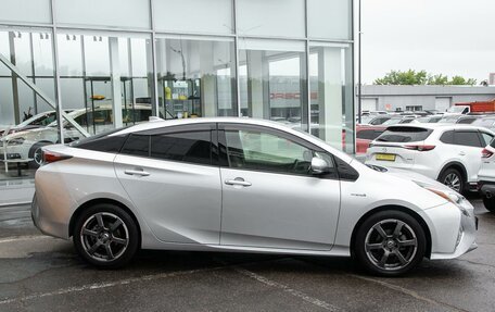 Toyota Prius IV XW50, 2017 год, 1 588 000 рублей, 4 фотография