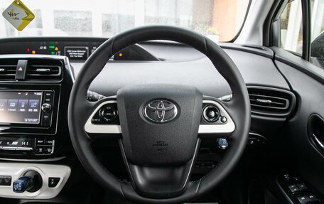 Toyota Prius IV XW50, 2017 год, 1 588 000 рублей, 15 фотография