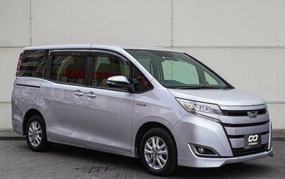 Toyota Noah III, 2017 год, 2 410 000 рублей, 1 фотография