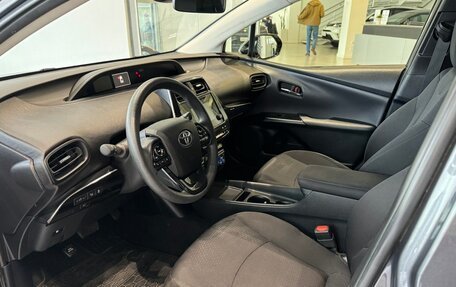 Toyota Prius IV XW50, 2019 год, 2 392 000 рублей, 10 фотография