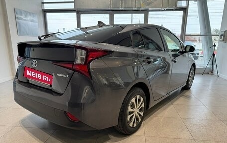 Toyota Prius IV XW50, 2019 год, 2 392 000 рублей, 4 фотография