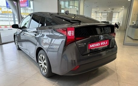 Toyota Prius IV XW50, 2019 год, 2 392 000 рублей, 6 фотография