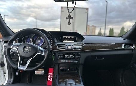 Mercedes-Benz E-Класс, 2013 год, 2 300 000 рублей, 23 фотография