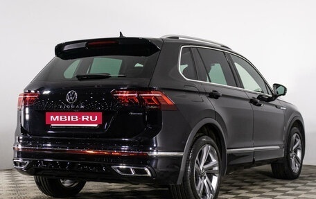 Volkswagen Tiguan II, 2021 год, 3 997 556 рублей, 5 фотография