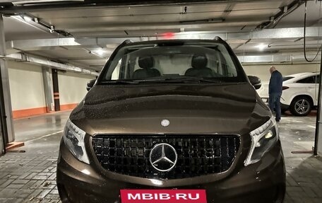 Mercedes-Benz V-Класс, 2015 год, 8 800 000 рублей, 34 фотография