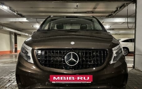 Mercedes-Benz V-Класс, 2015 год, 8 800 000 рублей, 38 фотография