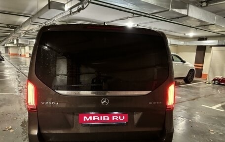 Mercedes-Benz V-Класс, 2015 год, 8 800 000 рублей, 39 фотография