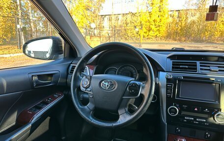 Toyota Camry, 2013 год, 1 900 000 рублей, 10 фотография