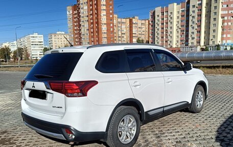 Mitsubishi Outlander III рестайлинг 3, 2015 год, 2 100 000 рублей, 2 фотография