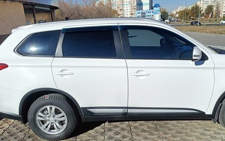 Mitsubishi Outlander III рестайлинг 3, 2015 год, 2 100 000 рублей, 3 фотография