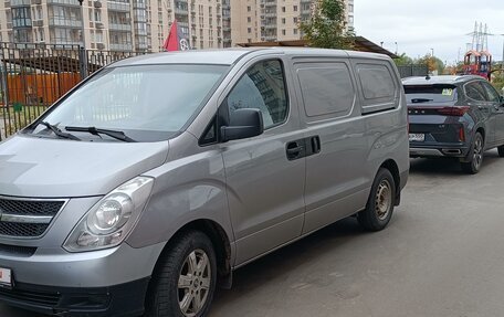 Hyundai Grand Starex Grand Starex I рестайлинг 2, 2012 год, 1 300 000 рублей, 1 фотография