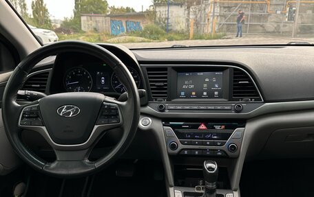 Hyundai Elantra VI рестайлинг, 2017 год, 1 570 000 рублей, 2 фотография