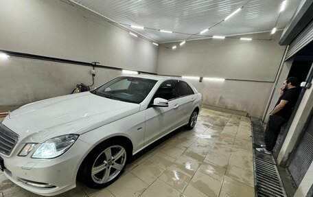 Mercedes-Benz E-Класс, 2010 год, 1 395 000 рублей, 2 фотография