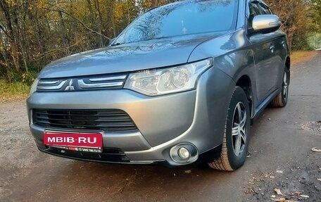 Mitsubishi Outlander III рестайлинг 3, 2012 год, 1 300 000 рублей, 15 фотография