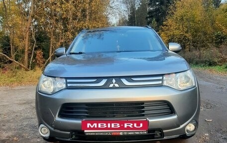 Mitsubishi Outlander III рестайлинг 3, 2012 год, 1 300 000 рублей, 13 фотография