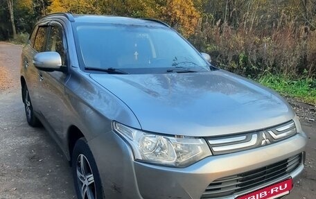 Mitsubishi Outlander III рестайлинг 3, 2012 год, 1 300 000 рублей, 10 фотография