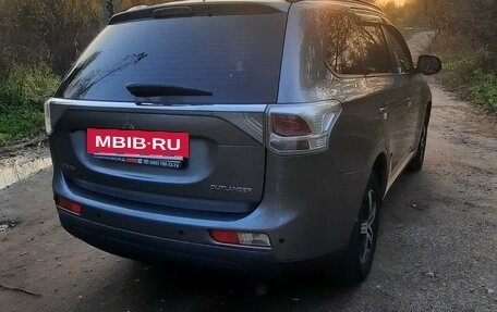 Mitsubishi Outlander III рестайлинг 3, 2012 год, 1 300 000 рублей, 9 фотография