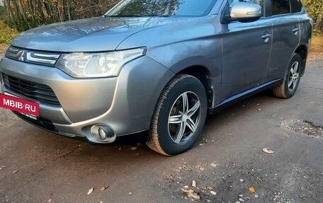 Mitsubishi Outlander III рестайлинг 3, 2012 год, 1 300 000 рублей, 26 фотография