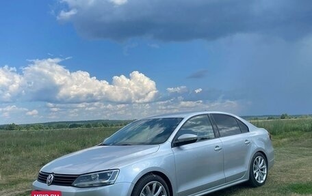 Volkswagen Jetta VI, 2012 год, 1 170 000 рублей, 3 фотография