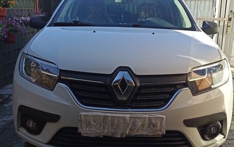 Renault Logan II, 2018 год, 1 100 000 рублей, 17 фотография