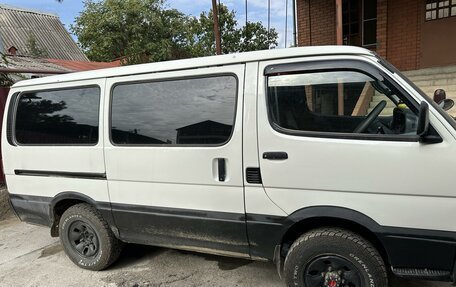 Toyota HiAce H100, 2003 год, 850 000 рублей, 3 фотография