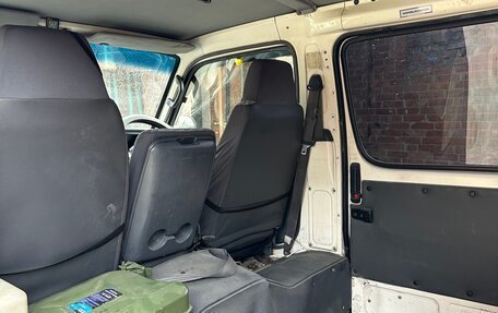 Toyota HiAce H100, 2003 год, 850 000 рублей, 9 фотография