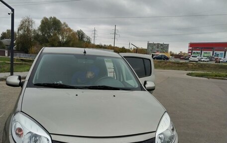 Renault Sandero I, 2011 год, 820 000 рублей, 2 фотография