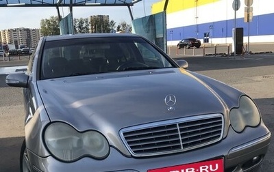 Mercedes-Benz C-Класс, 2003 год, 800 000 рублей, 1 фотография